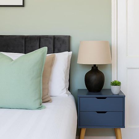 Cozy Rooms By Morden Tube Mitcham Exterior photo