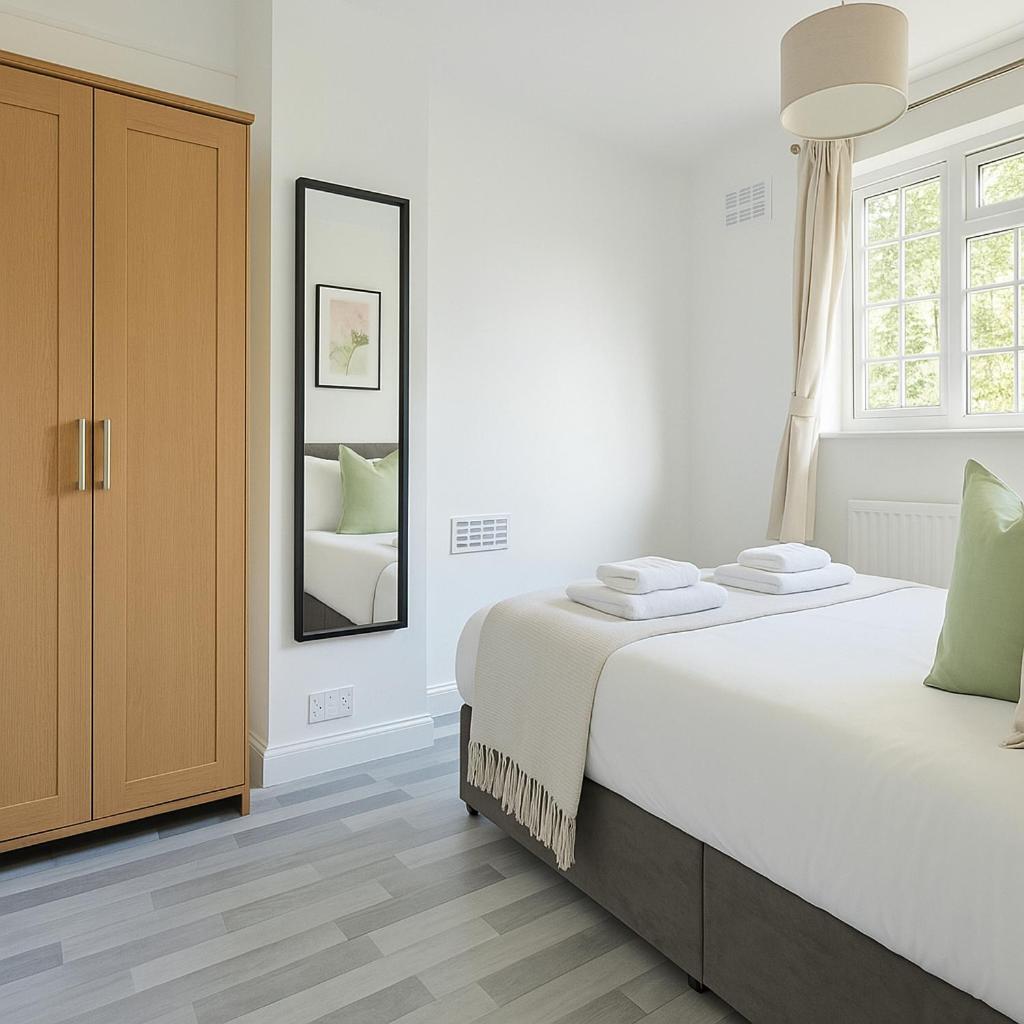 Cozy Rooms By Morden Tube Mitcham Exterior photo